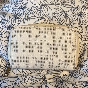 SALE‼️MK WALLET(measurements included)